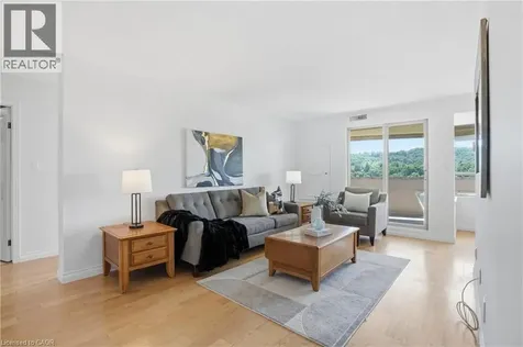 8 Village Green Boulevard Stoney Creek ON L8G 5B8