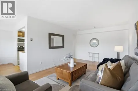 8 Village Green Boulevard Stoney Creek ON L8G 5B8