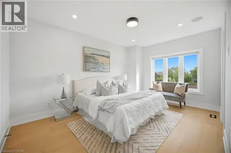 1230 Alexandra Avenue Mississauga ON L5E 2A5