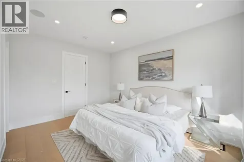1230 Alexandra Avenue Mississauga ON L5E 2A5