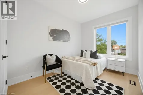 1230 Alexandra Avenue Mississauga ON L5E 2A5