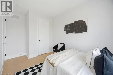 1230 Alexandra Avenue Mississauga ON L5E 2A5