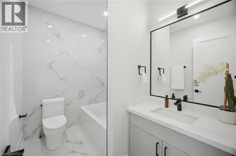 1230 Alexandra Avenue Mississauga ON L5E 2A5