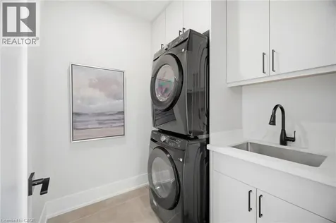 1230 Alexandra Avenue Mississauga ON L5E 2A5
