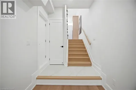 1230 Alexandra Avenue Mississauga ON L5E 2A5