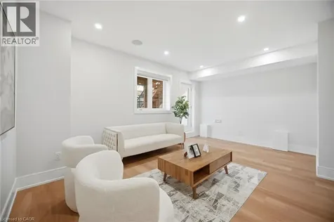 1230 Alexandra Avenue Mississauga ON L5E 2A5