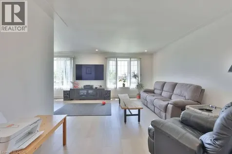 11 Lynwood Drive Stoney Creek ON L8E 3E7