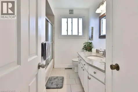 11 Lynwood Drive Stoney Creek ON L8E 3E7