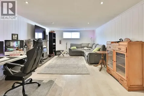 11 Lynwood Drive Stoney Creek ON L8E 3E7