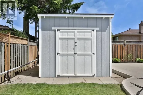 11 Lynwood Drive Stoney Creek ON L8E 3E7