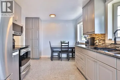 11 Lynwood Drive Stoney Creek ON L8E 3E7