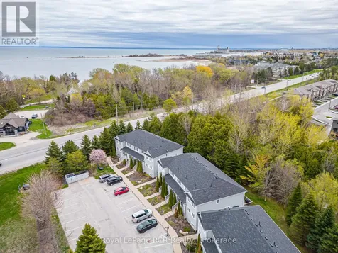 9 Royalton Lane Collingwood ON L9Y 5K4
