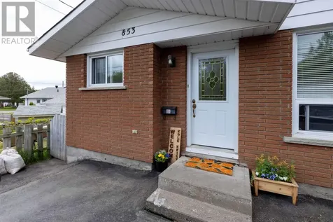 853-855 Hudson Avenue Thunder Bay ON P7A 6J5