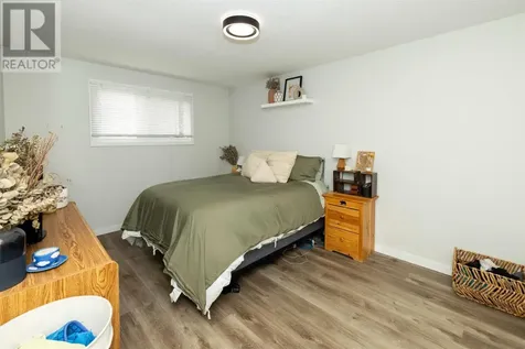 853-855 Hudson Avenue Thunder Bay ON P7A 6J5