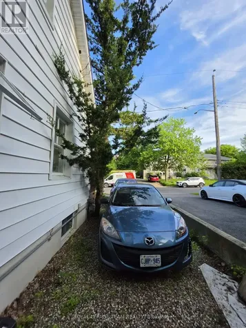 1247 Summerville Avenue Ottawa ON K1Z 8G6