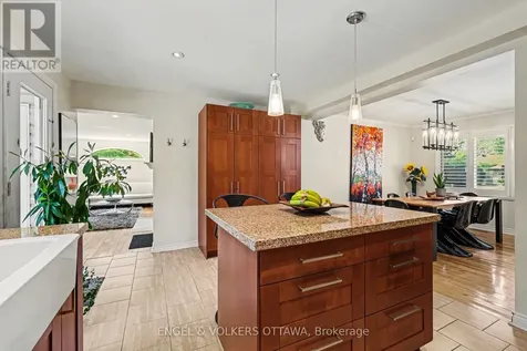 176 Sanford Avenue Ottawa ON K2C 0E9
