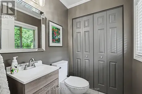 176 Sanford Avenue Ottawa ON K2C 0E9