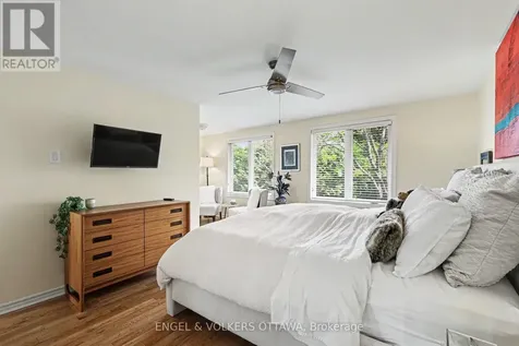 176 Sanford Avenue Ottawa ON K2C 0E9