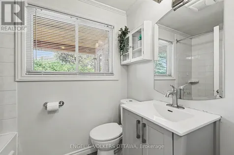 176 Sanford Avenue Ottawa ON K2C 0E9