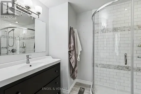 176 Sanford Avenue Ottawa ON K2C 0E9
