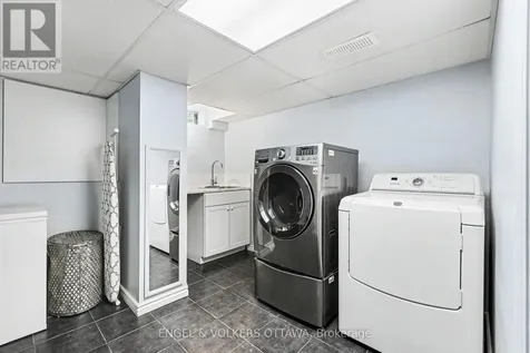 176 Sanford Avenue Ottawa ON K2C 0E9