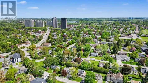 176 Sanford Avenue Ottawa ON K2C 0E9