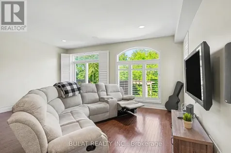 20 Mccooeye Lane Ottawa ON K2S 1B9