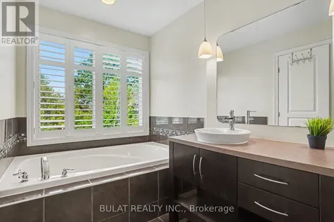 20 Mccooeye Lane Ottawa ON K2S 1B9