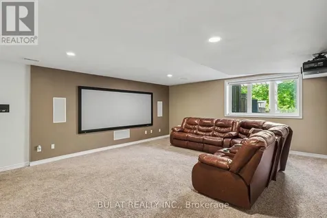 20 Mccooeye Lane Ottawa ON K2S 1B9
