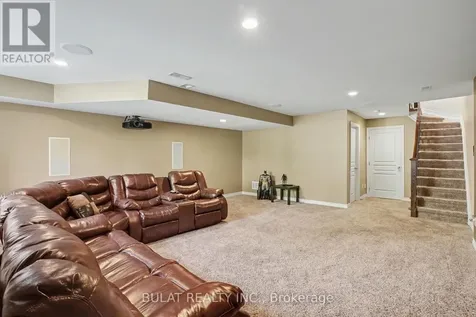 20 Mccooeye Lane Ottawa ON K2S 1B9