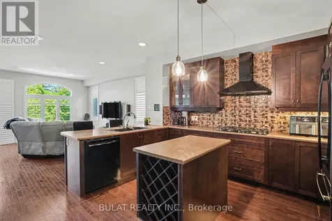 20 Mccooeye Lane Ottawa ON K2S 1B9