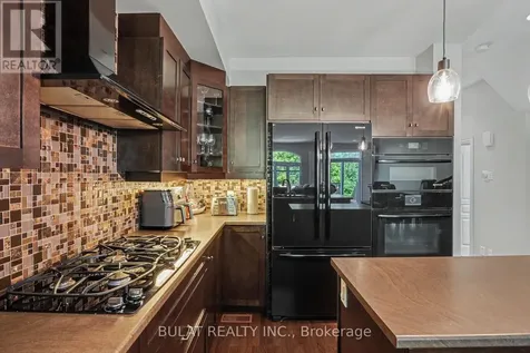 20 Mccooeye Lane Ottawa ON K2S 1B9