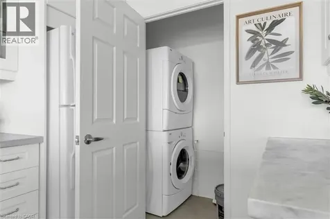 2511 Lakeshore Road West Oakville ON L6L 6L9