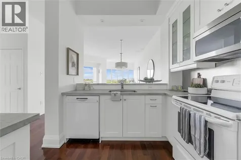 2511 Lakeshore Road West Oakville ON L6L 6L9