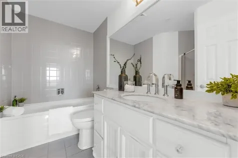 2511 Lakeshore Road West Oakville ON L6L 6L9