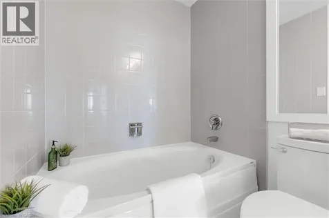 2511 Lakeshore Road West Oakville ON L6L 6L9