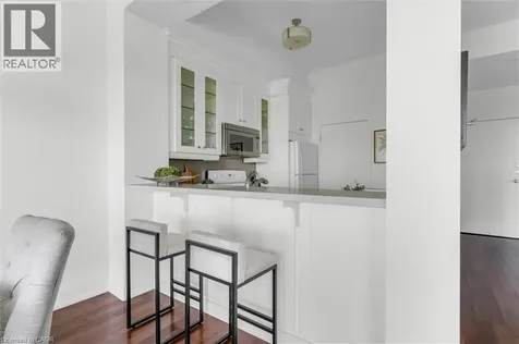 2511 Lakeshore Road West Oakville ON L6L 6L9