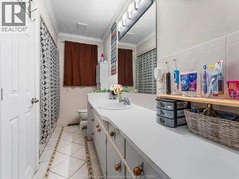 11 Warren Avenue Leamington ON N8H 2R3