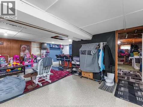 11 Warren Avenue Leamington ON N8H 2R3