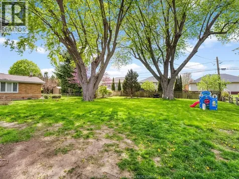 11 Warren Avenue Leamington ON N8H 2R3