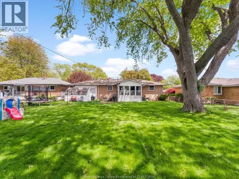 11 Warren Avenue Leamington ON N8H 2R3