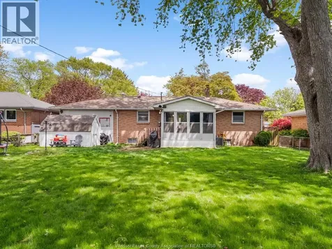 11 Warren Avenue Leamington ON N8H 2R3