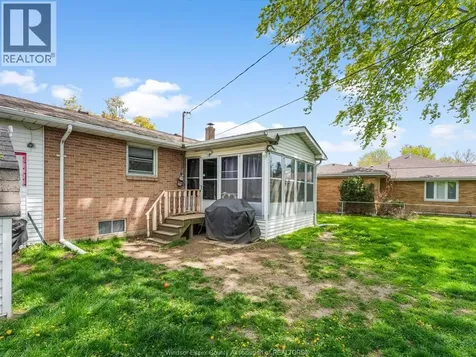 11 Warren Avenue Leamington ON N8H 2R3