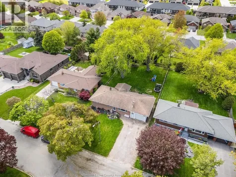 11 Warren Avenue Leamington ON N8H 2R3
