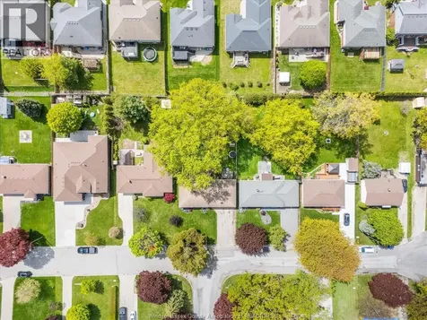 11 Warren Avenue Leamington ON N8H 2R3