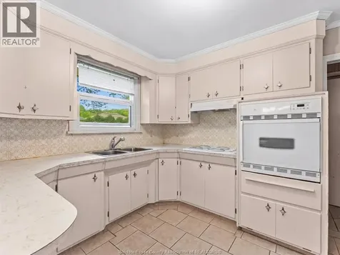 11 Warren Avenue Leamington ON N8H 2R3