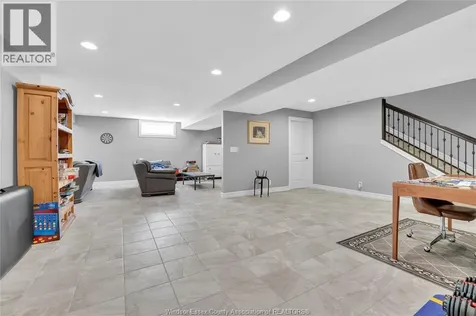 2 Malibu Drive Leamington ON N8H 5G4