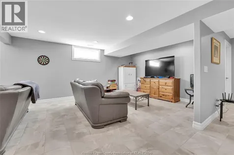 2 Malibu Drive Leamington ON N8H 5G4