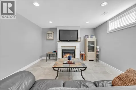2 Malibu Drive Leamington ON N8H 5G4