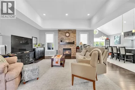 2 Malibu Drive Leamington ON N8H 5G4